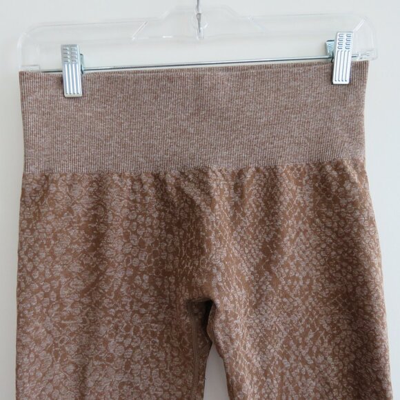 NVGTN Snakeskin Seamless Leggings in Mocha Athleisure Gym Workout - Size M - Picture 5 of 14